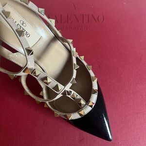 Valentino Garavani Black and Tan Rockstud Heels LIKE NEW WORN ONCE
